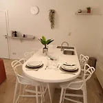 The Luxury White Charleroi