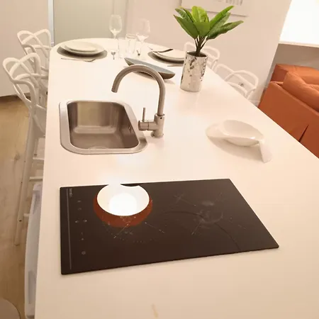 The Luxury White アパート *