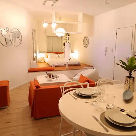 アパート The Luxury White