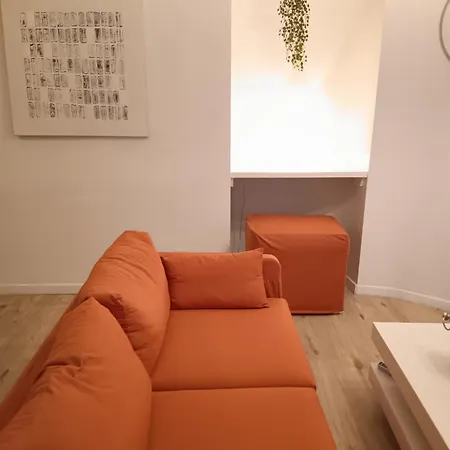 The Luxury White アパート シャルルロワ