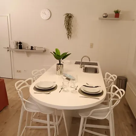 The Luxury White シャルルロワ