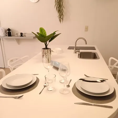 アパート The Luxury White シャルルロワ