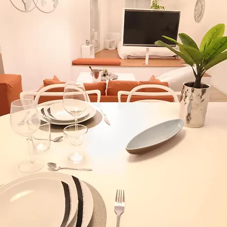 アパート The Luxury White