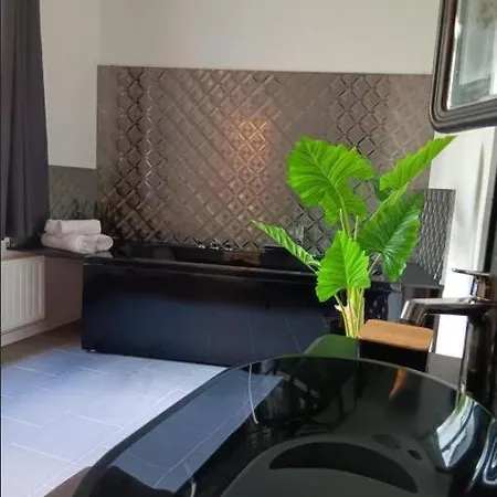 The Luxury White Charleroi