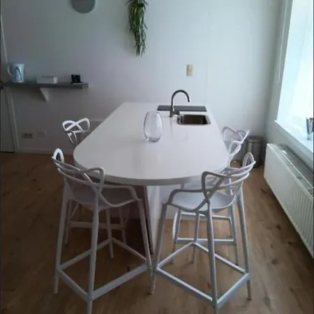 The Luxury White シャルルロワ